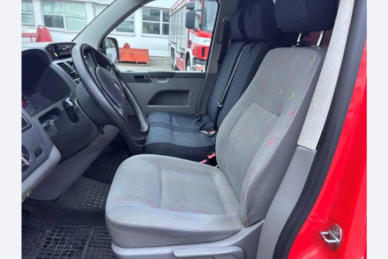 Roboty przemysłowe, maszyny do obróbki metalu, serwery IT, sprzęt gastronomiczny-9