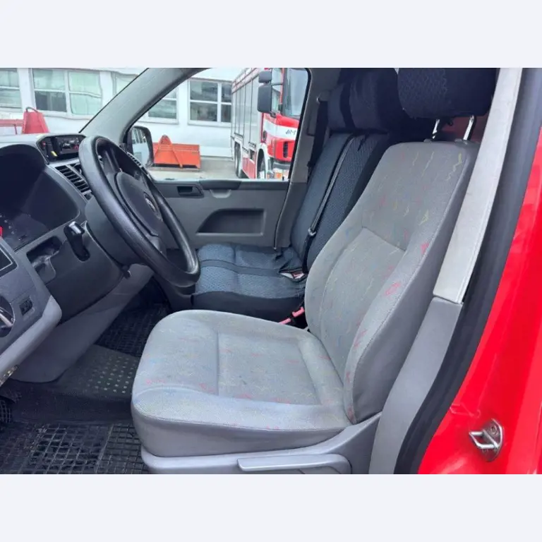 Roboty przemysłowe, maszyny do obróbki metalu, serwery IT, sprzęt gastronomiczny-9