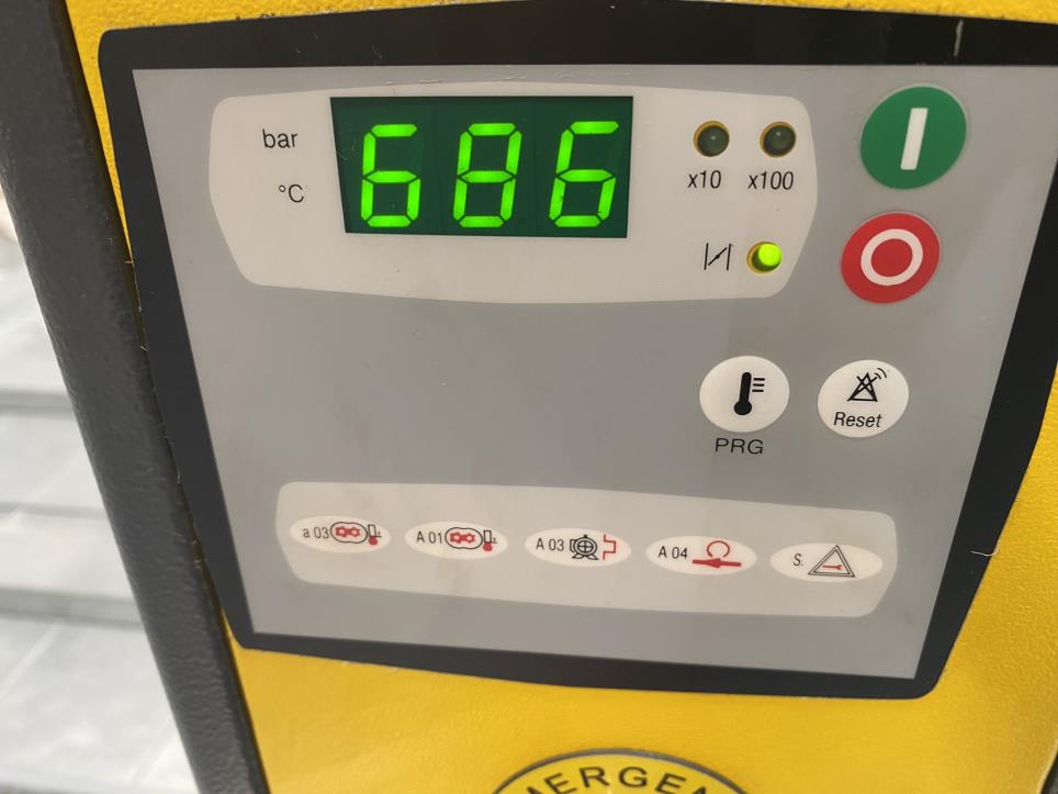 Prumyslové roboty, kovoobrábecí stroje, IT servery a gastro zarízení-3