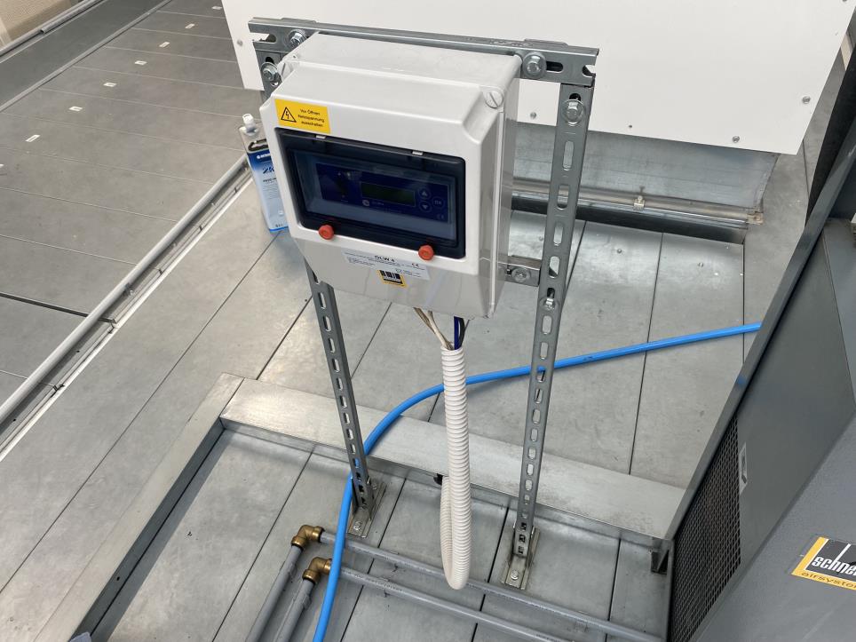 Prumyslové roboty, kovoobrábecí stroje, IT servery a gastro zarízení-8