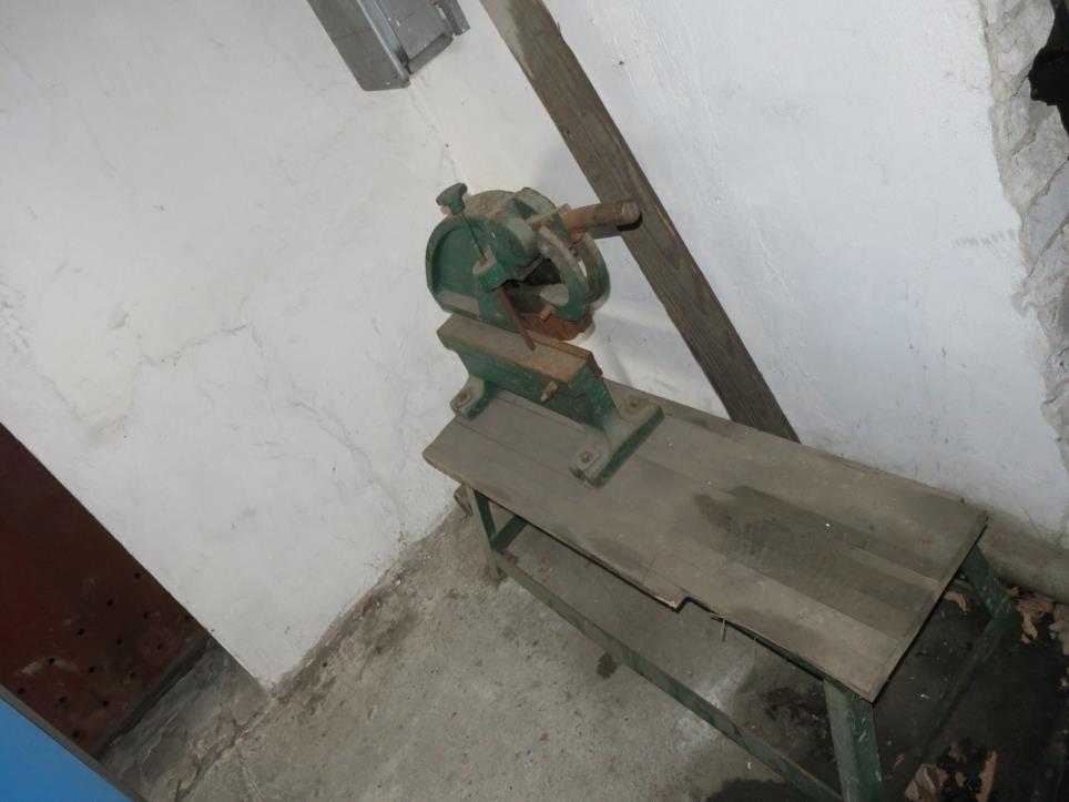 Maschinen zur Möbelproduktion-2