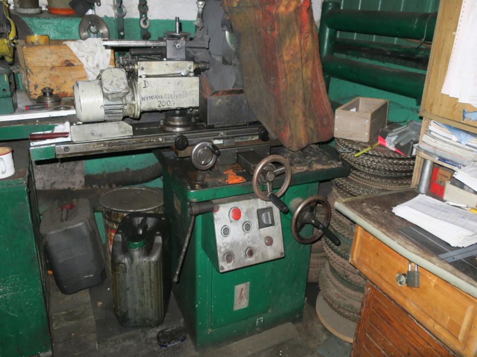 Maschinen zur Möbelproduktion-1