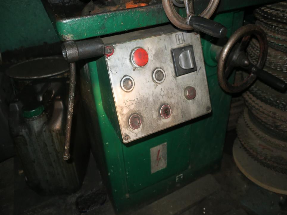 Maschinen zur Möbelproduktion-2