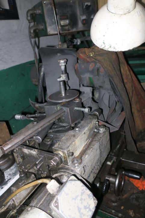 Maschinen zur Möbelproduktion-3