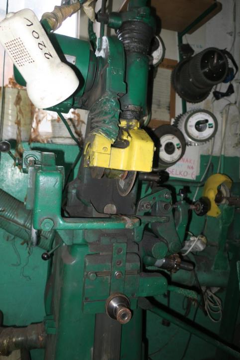 Maschinen zur Möbelproduktion-3