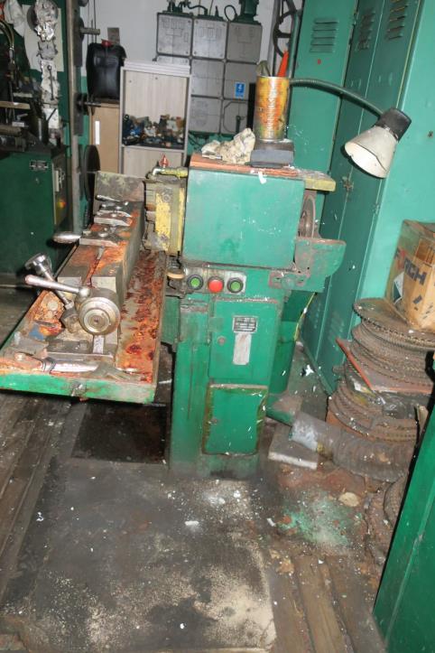 Maschinen zur Möbelproduktion-3