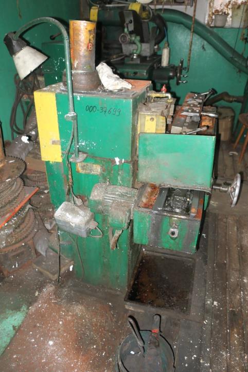 Maschinen zur Möbelproduktion-4