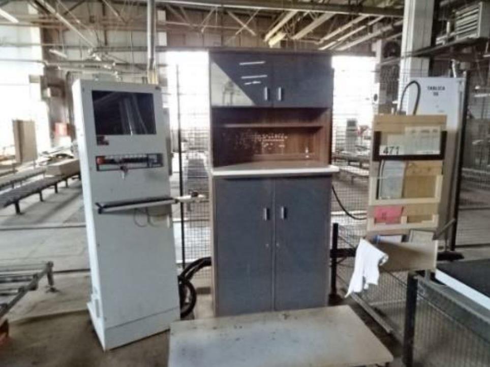 Maschinen zur Möbelproduktion-8