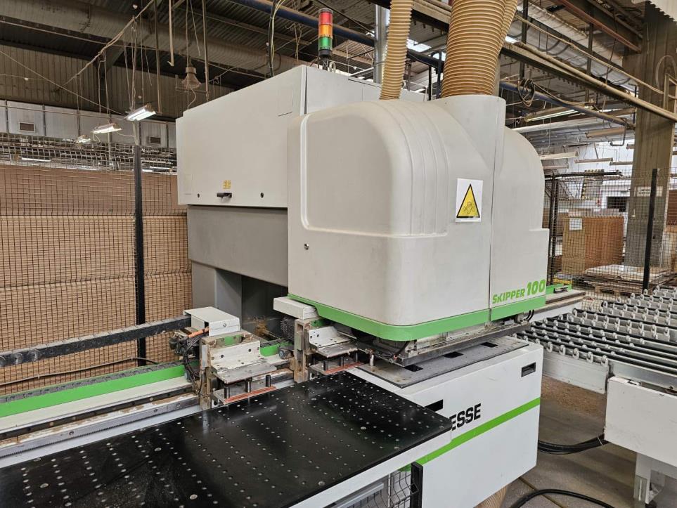 Maschinen zur Möbelproduktion-2