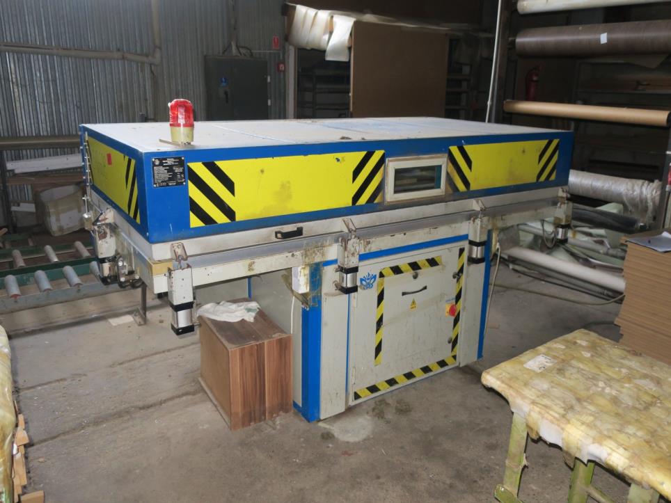 Maschinen zur Möbelproduktion-1