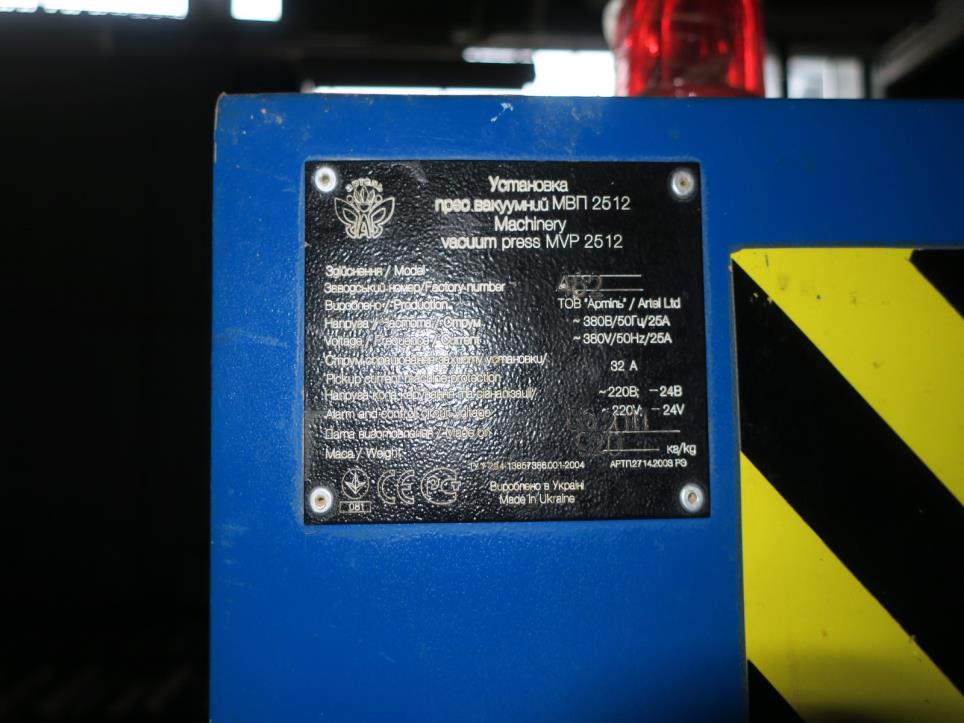 Maschinen zur Möbelproduktion-4