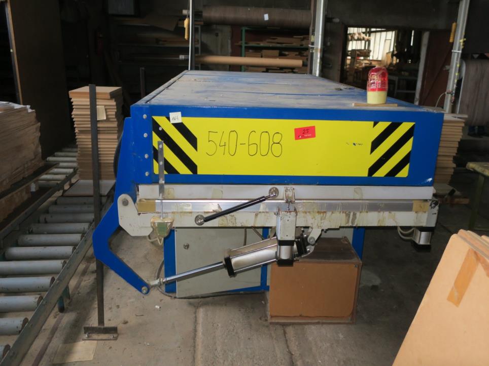 Maschinen zur Möbelproduktion-2