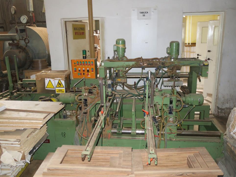 Maschinen zur Möbelproduktion-1