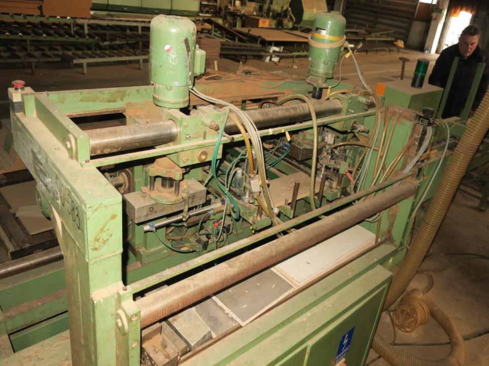 Maschinen zur Möbelproduktion-3