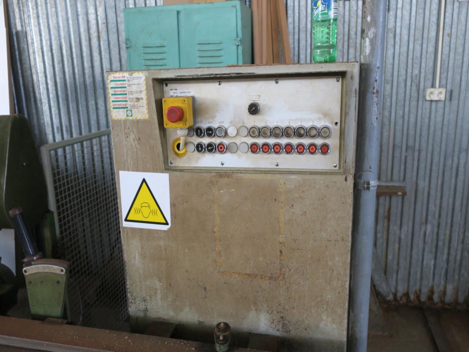 Maschinen zur Möbelproduktion-7