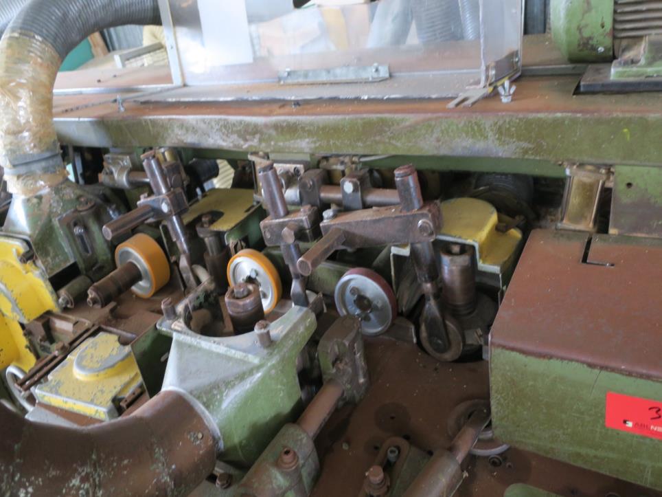 Maschinen zur Möbelproduktion-3