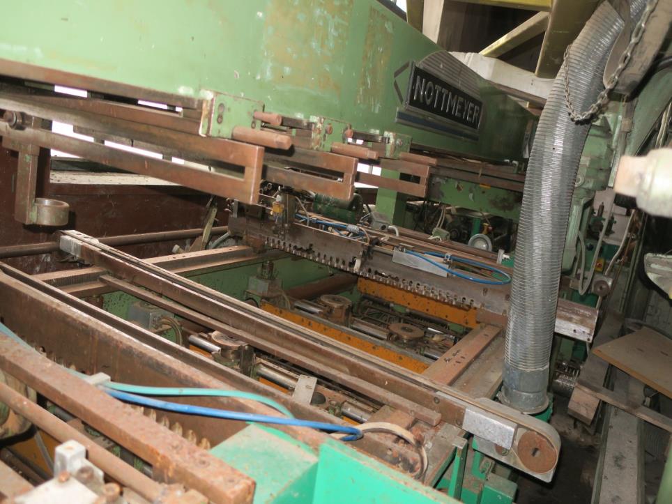 Maschinen zur Möbelproduktion-2