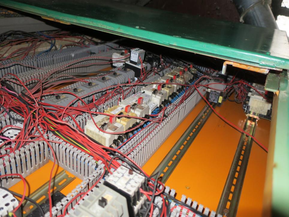 Maschinen zur Möbelproduktion-5