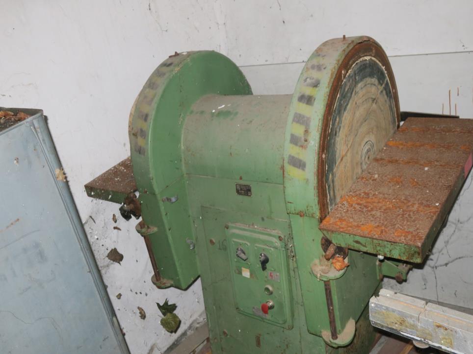 Maschinen zur Möbelproduktion-1