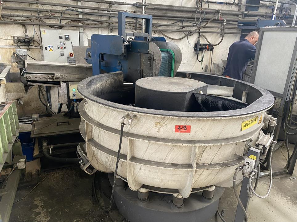 Machines and systems from the automotive and metalworking industries-3