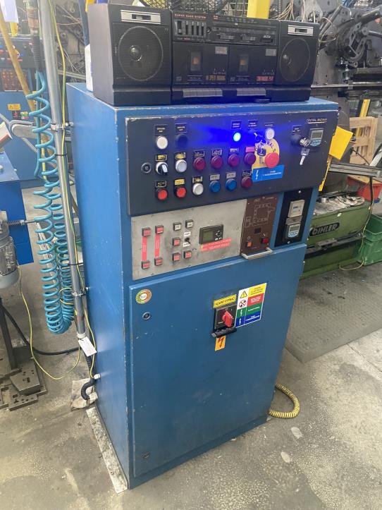 Maszyny i systemy z branży motoryzacyjnej i obróbki metali-2