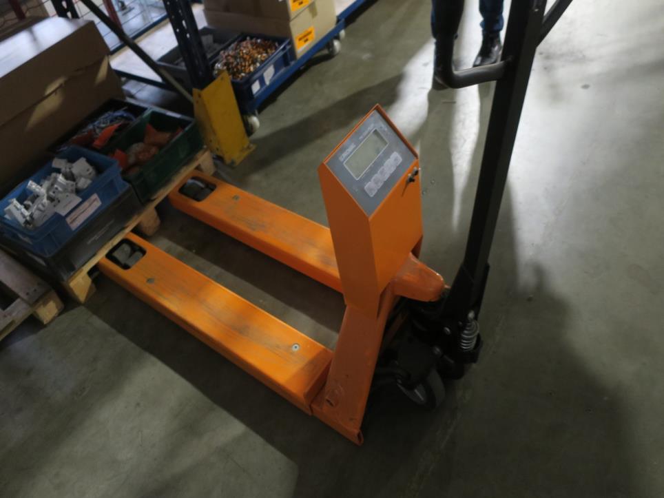 Maszyny z zaklady produkujacego zabezpieczenia przeciwpradowe-2