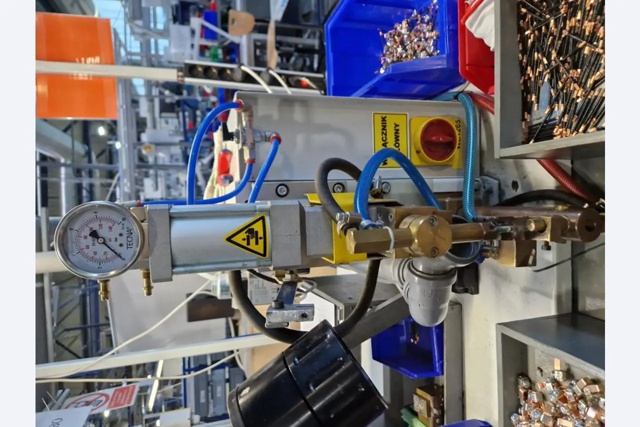 Stroje na výrobu zařízení na ochranu proti přepětí-2