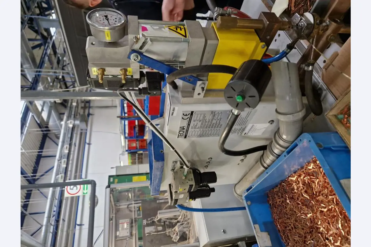 Stroje na výrobu zařízení na ochranu proti přepětí-13