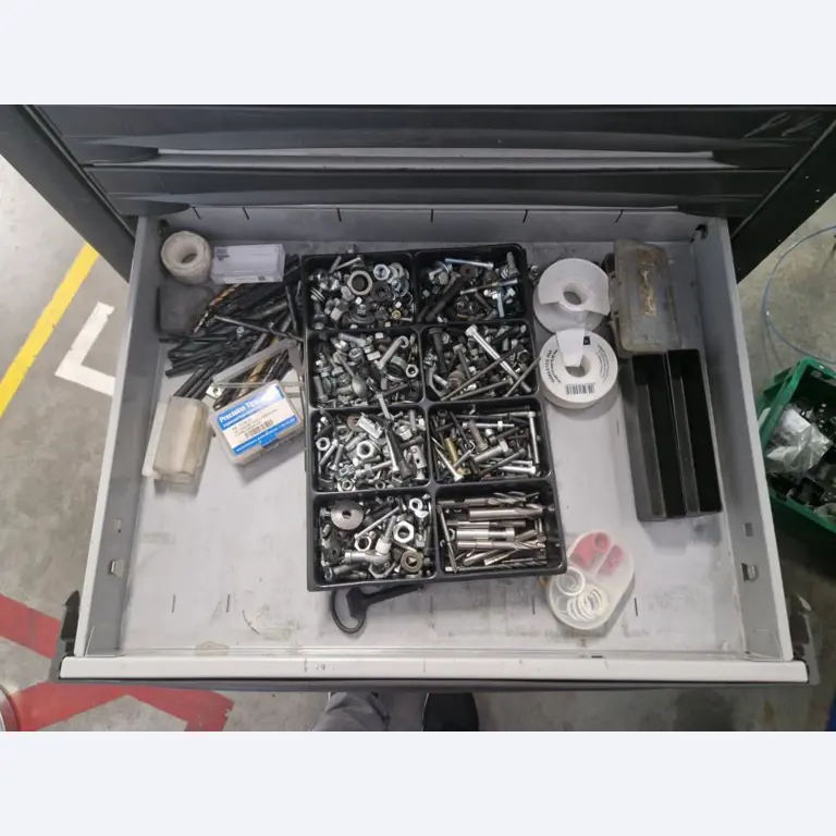 Maszyny z zaklady produkujacego zabezpieczenia przeciwpradowe-6