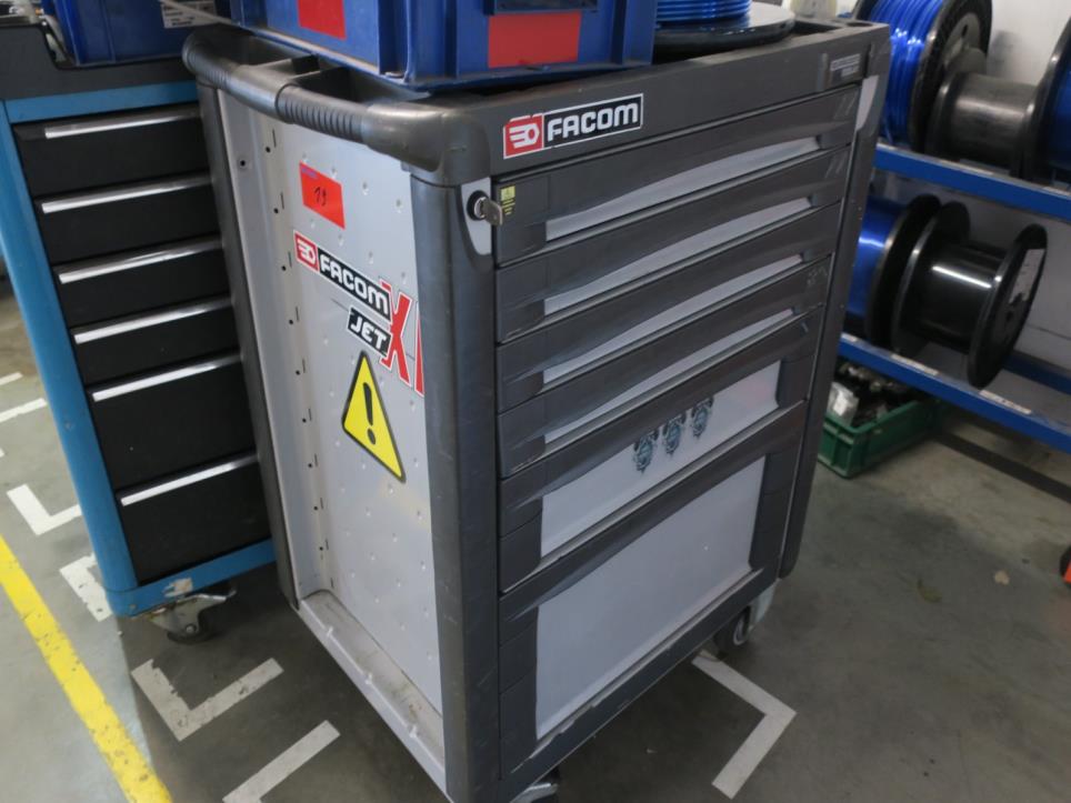 Maszyny z zaklady produkujacego zabezpieczenia przeciwpradowe-1