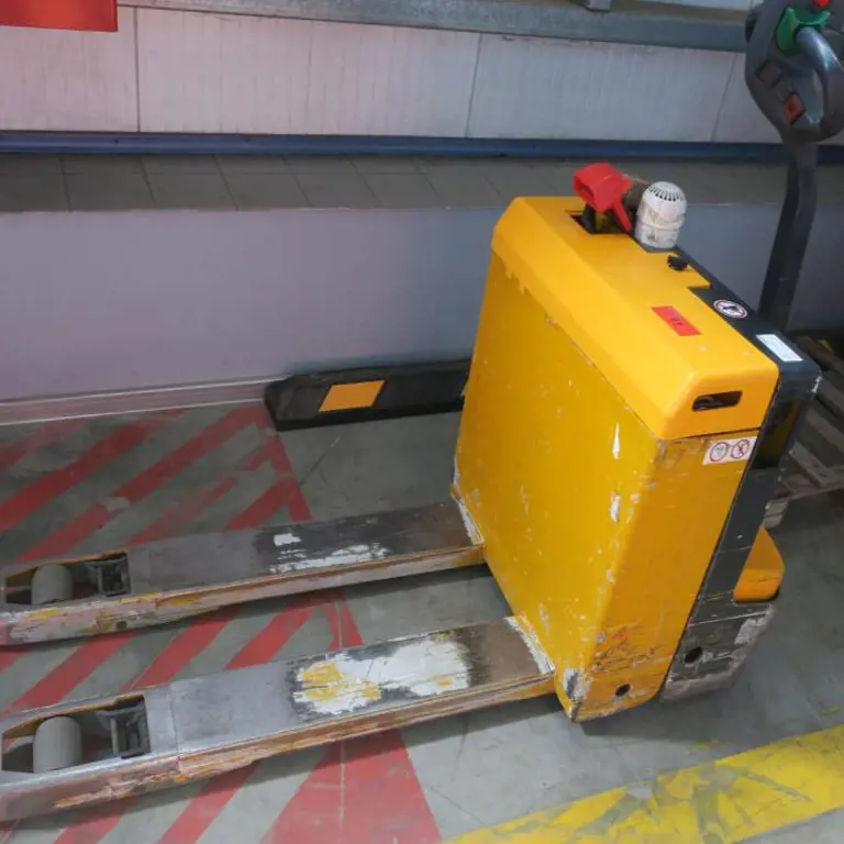 Electric pallet truck  JUNGHEINRICH ELE16