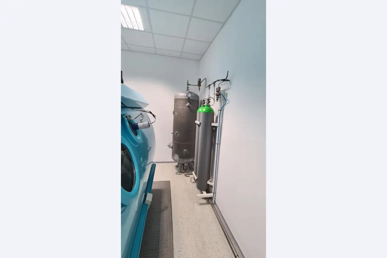 Hypersonic chamber-12