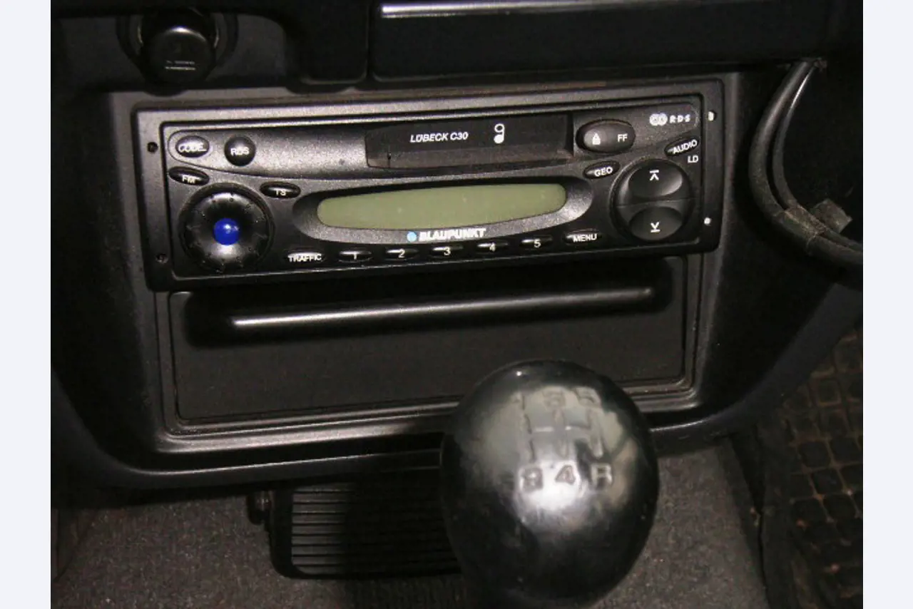 Behördenfahrzeuge
-12