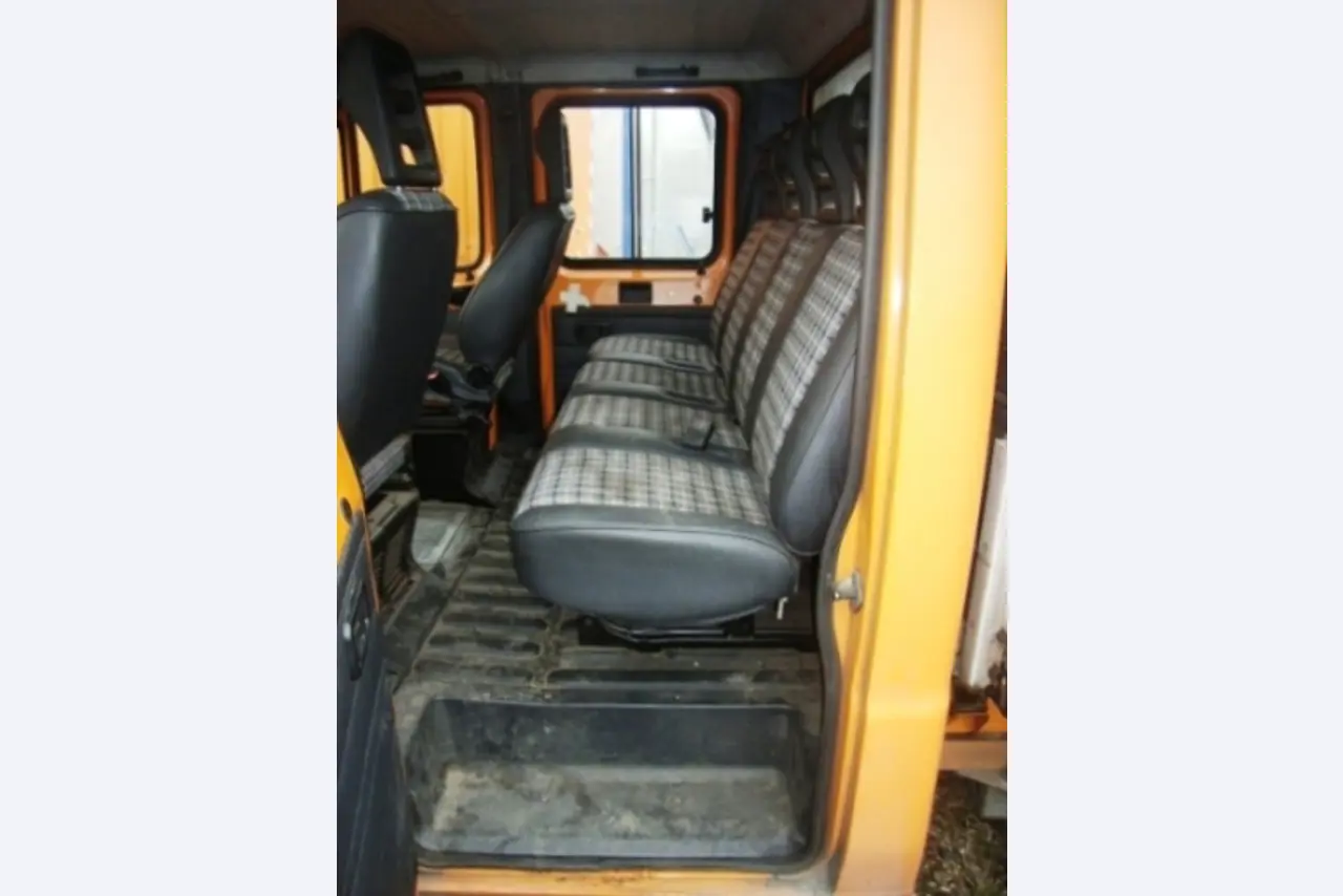 Behördenfahrzeuge
-10