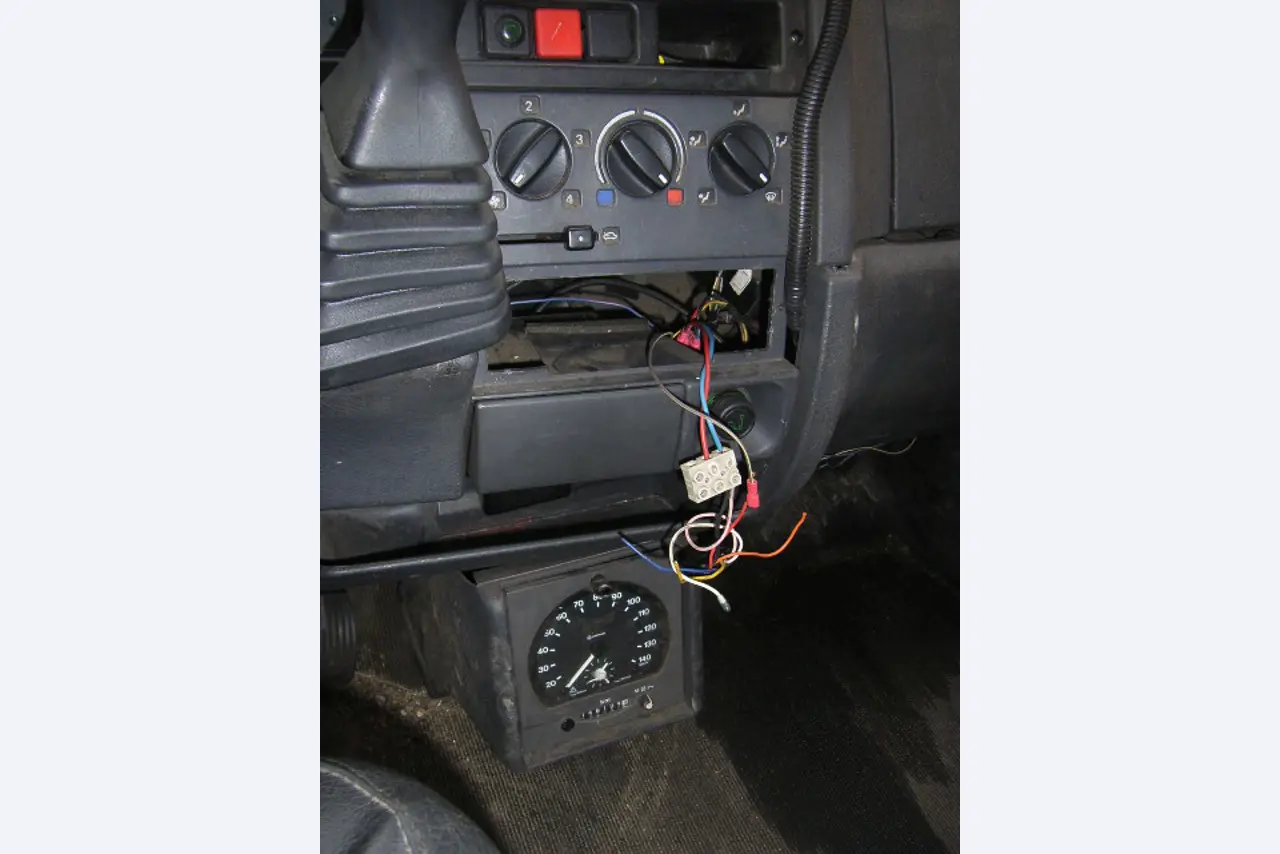 Behördenfahrzeuge
-12