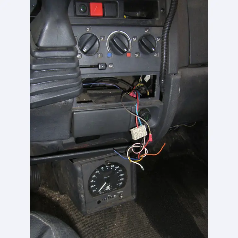 Behördenfahrzeuge
-12