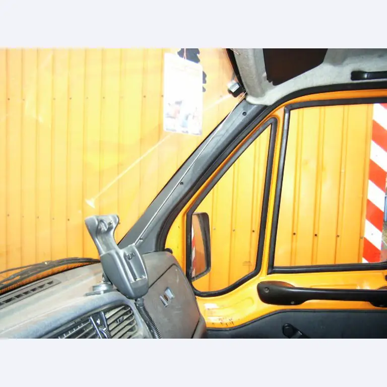 Behördenfahrzeuge
-13