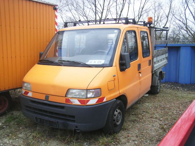 Behördenfahrzeuge
-1