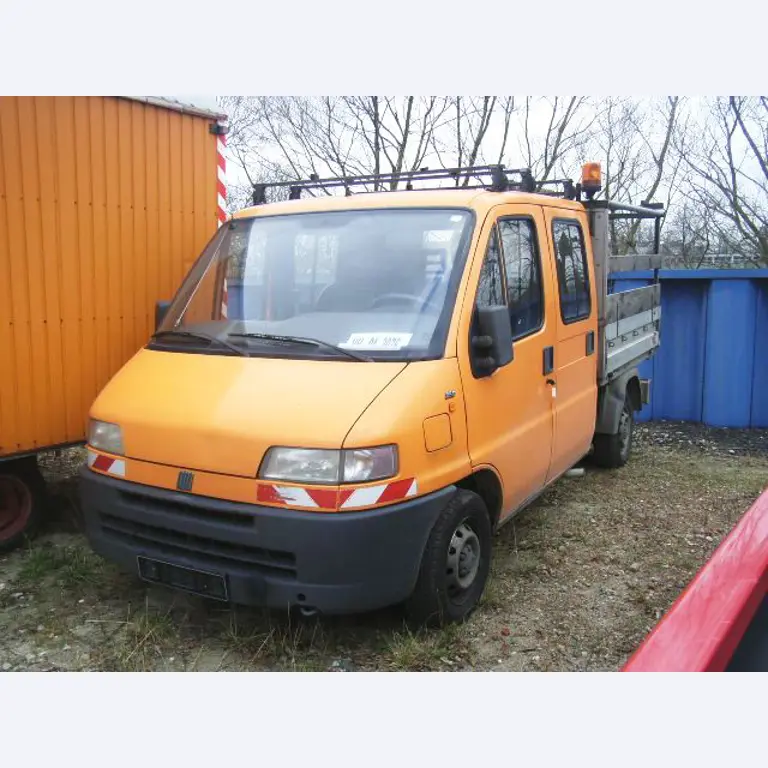 Behördenfahrzeuge
-1