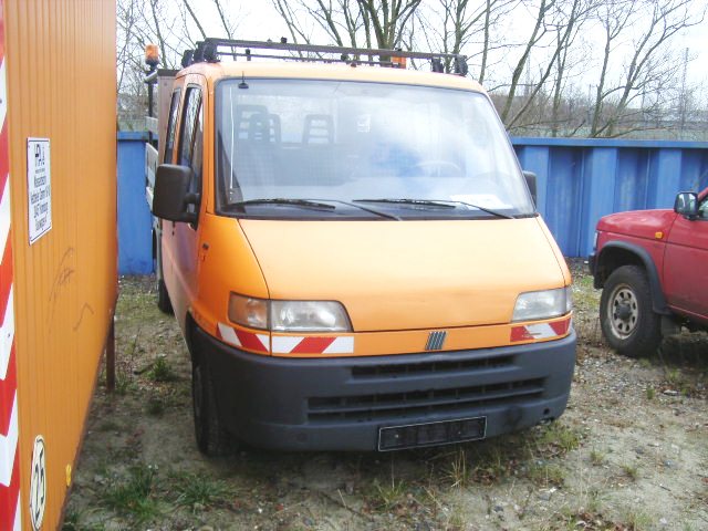 Behördenfahrzeuge
-2