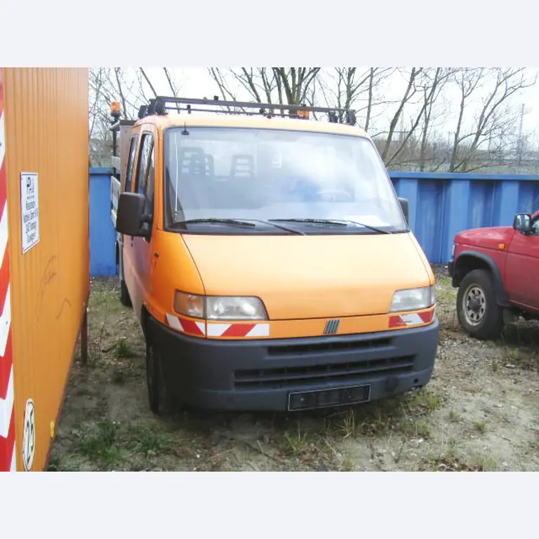 Behördenfahrzeuge
-2