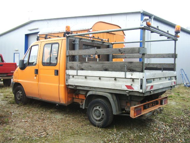 Behördenfahrzeuge
-3