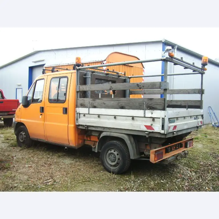 Behördenfahrzeuge
-3