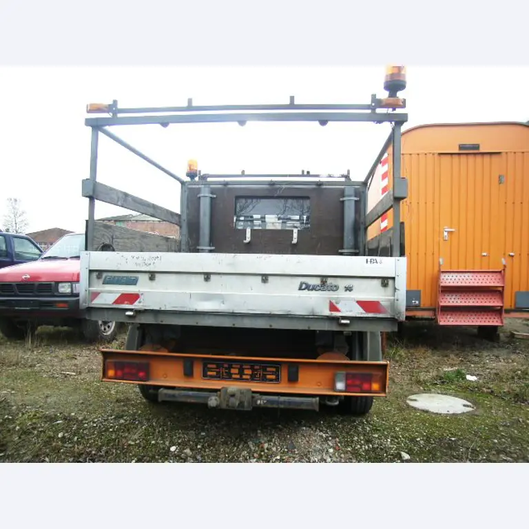 Behördenfahrzeuge
-5