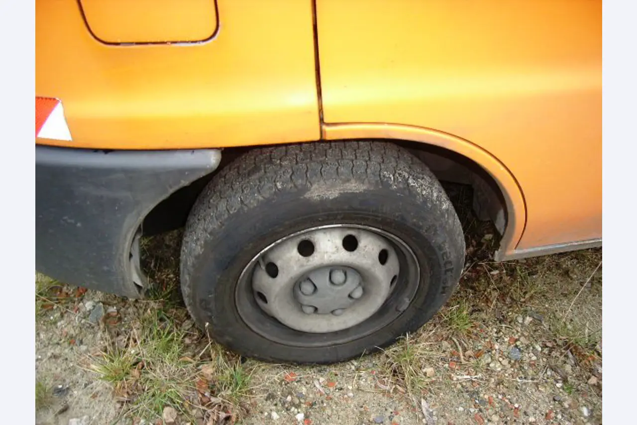 Behördenfahrzeuge
-7