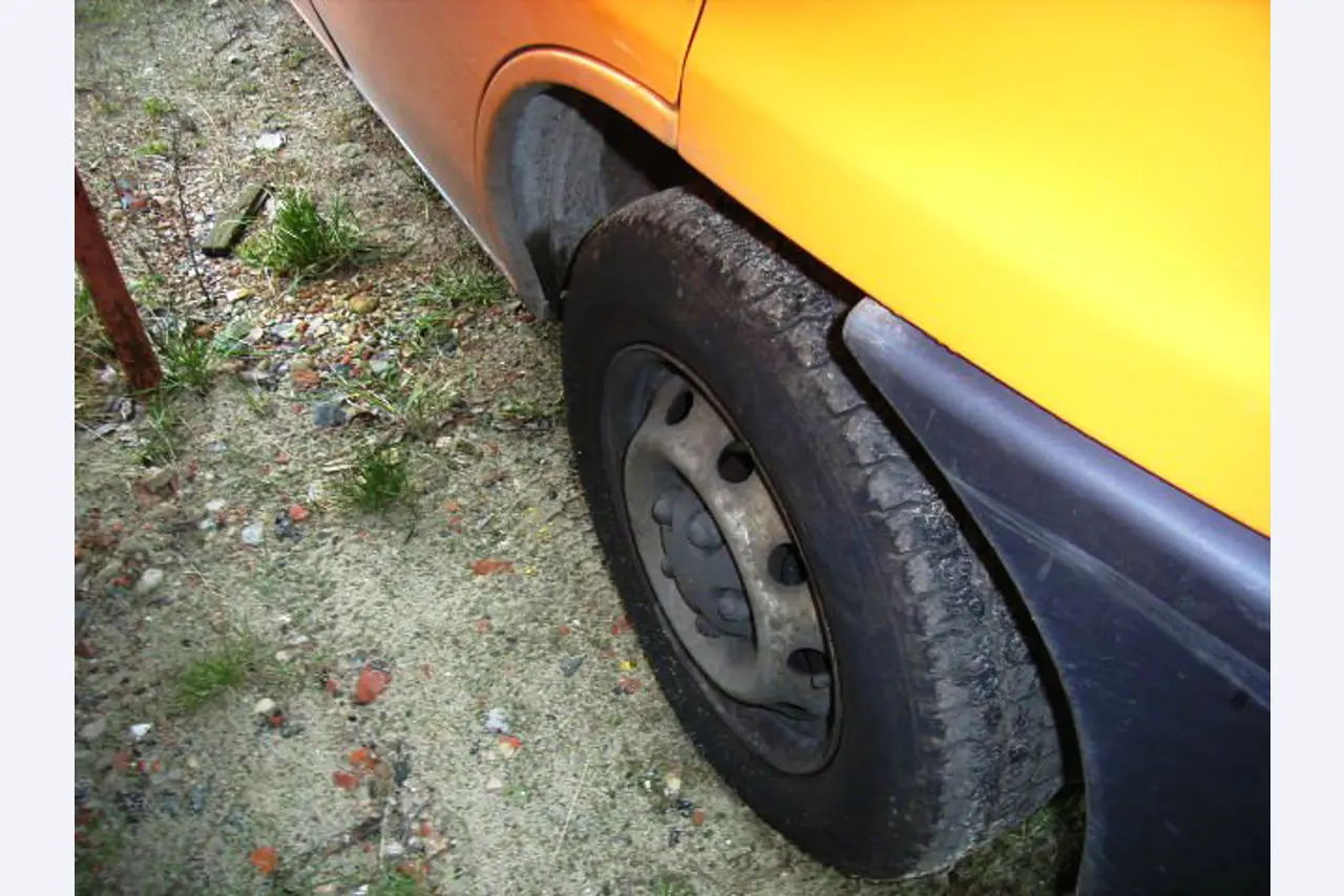 Behördenfahrzeuge
-8